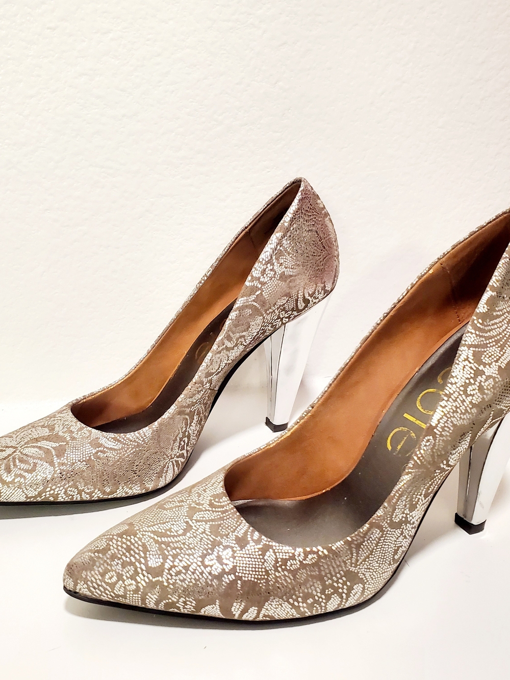 NIB Nicole Bazaar Pumps In The Shade "Pecan," Women's Size 8